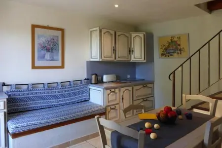 Maisonnette provençale avec terrasse à Bellegarde : photo 2