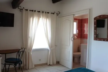 Maisonnette provençale avec terrasse à Bellegarde : photo 7