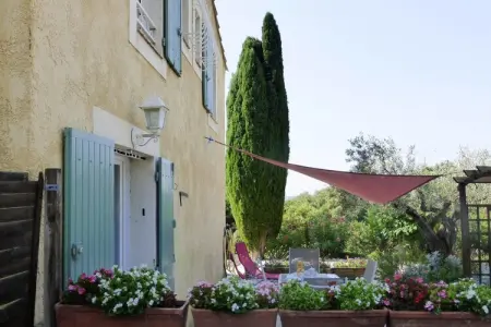 Maisonnette provençale avec terrasse à Bellegarde : photo 14