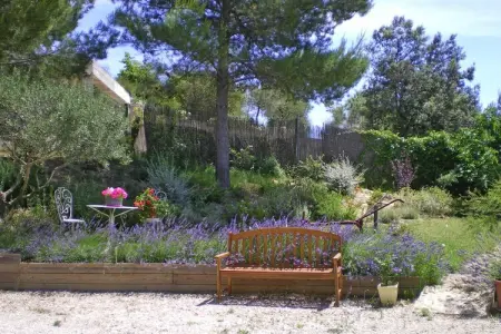 Maisonnette provençale avec terrasse à Bellegarde : photo 16
