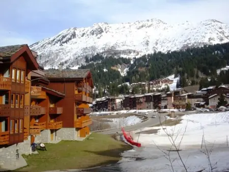 Studio 32m² centre station, terrasse sud face aux pistes : photo 14
