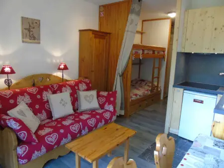 Location appartement à Valfréjus, Charmant studio à Valfréjus, proche télécabine, commerces, balcon, 4 pers, animaux admis.