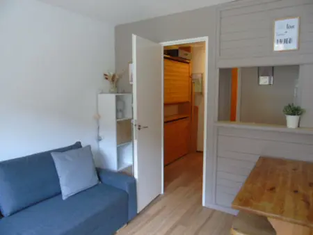 Location appartement à Valfréjus, Charmant studio rénové, proche télécabine, balcon sud, animaux acceptés, draps inclus, casier à ski