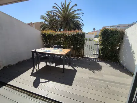 Location appartement à Cap d'Agde naturisme, Appartement climatisé pour 2 avec piscine, terrasse et parking sécurisé à Agde