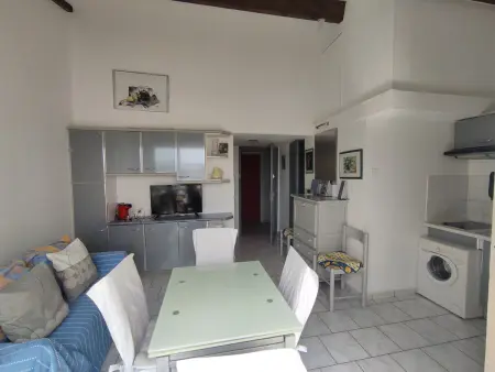 Appartement 2 pers. climatisé, piscine et vue port : photo 9