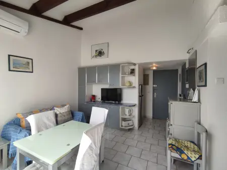 Appartement 2 pers. climatisé, piscine et vue port : photo 12