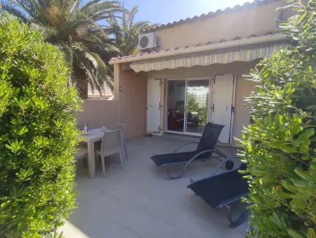 Location appartement à Cap d'Agde naturisme, Villa climatisée au Cap dAgde avec parking privé, accès piscine