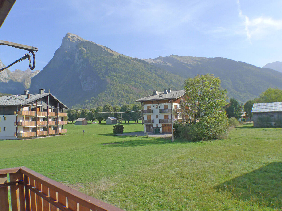 T3 mezzanine 45m² à Samoëns, parking et vue montagne - Photo 3