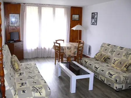 Studio 35m² balcon sud, pied des pistes, Peyragudes