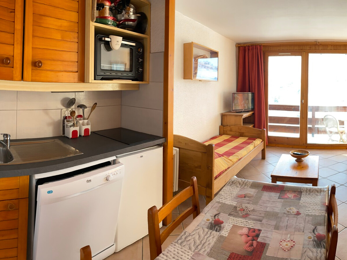 Studio cabine 5 pers. balcon sud, vue pistes aux Saisies - Photo 6