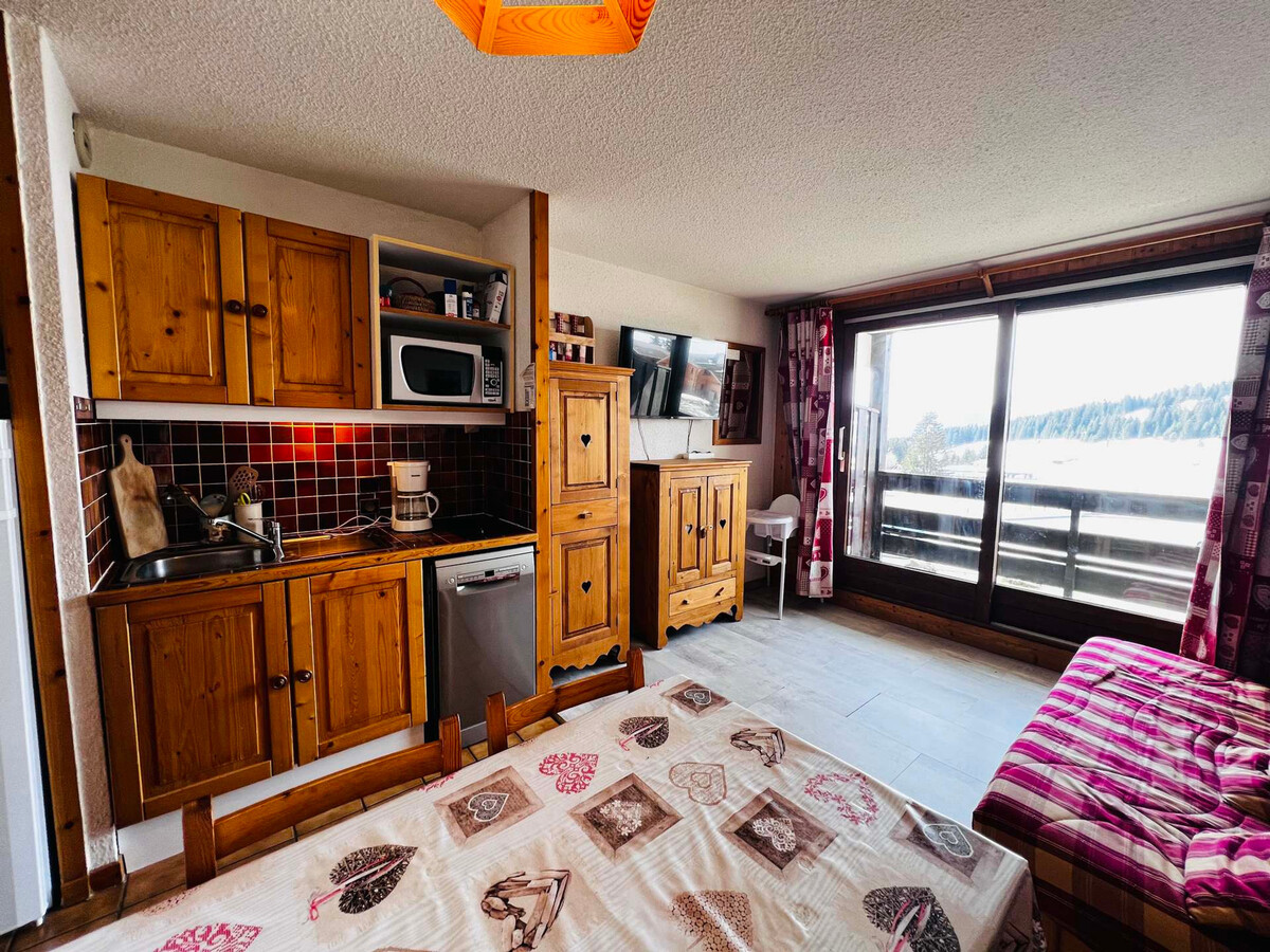 Studio cabine 24 m² plein sud aux Saisies, balcon avec vue - Photo 5