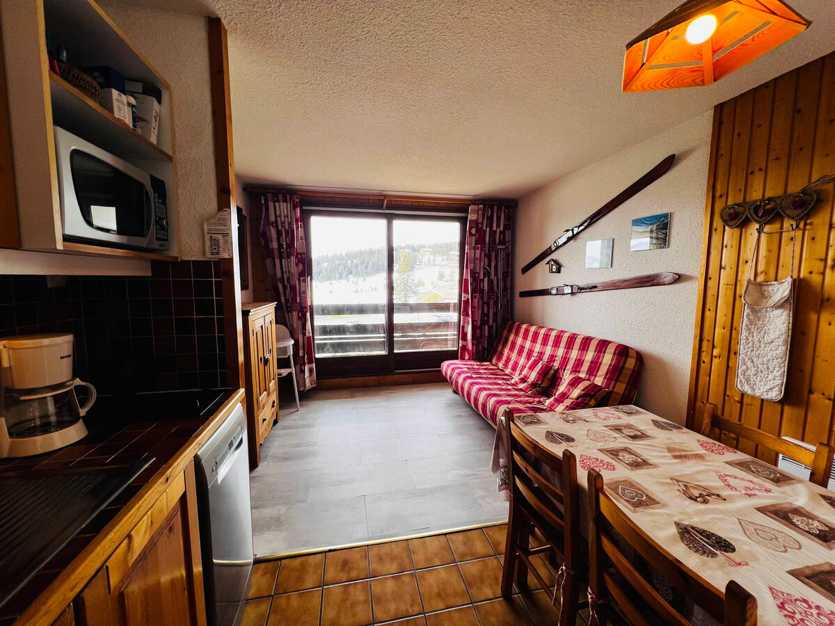 Studio cabine 24 m² plein sud aux Saisies, balcon avec vue - Photo 9
