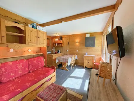 Location appartement à Les Menuires, Studio rénové style montagne pour 4 pers aux Menuires, balcon est, accès direct pistes