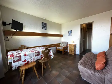 Location appartement à Les Menuires, Studio cosy au pied des pistes avec balcon et baignoire - Animaux admis