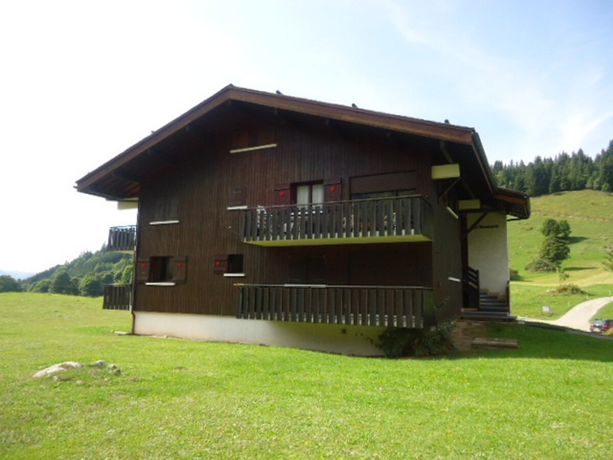 Duplex La Clusaz, 54 m², balcon vue montagne, cheminée - Photo 10