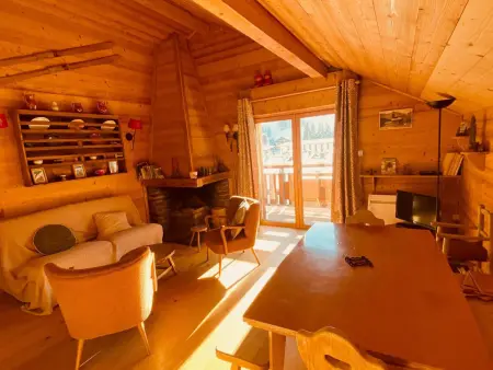 Location appartement à La Clusaz, Charmant 3 pièces savoyard avec balcon, cheminée, proche commerces et remontées mécaniques