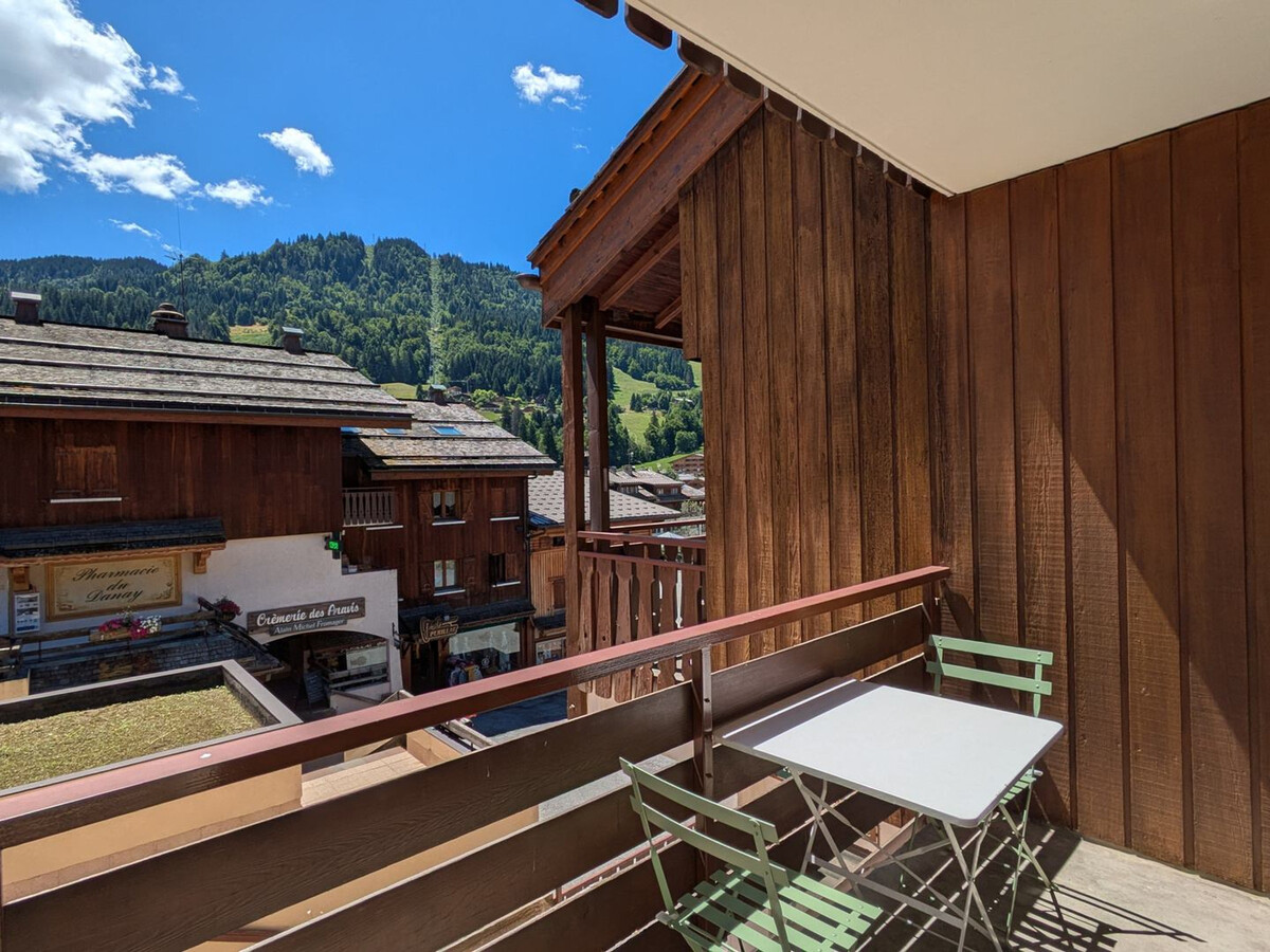 Studio 4 pers centre La Clusaz, balcon sud vue village - Photo 10