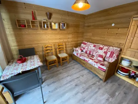 Location appartement à La Clusaz, Studio cosy rénové au centre de La Clusaz, balcon, parking privé, proche commerces et pistes