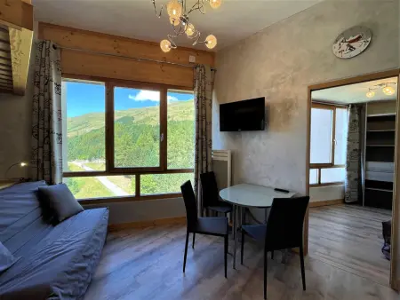Appartement 2 pièces aux Menuires, 13e étage vue montagne : photo 3