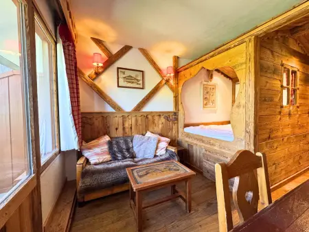 Location appartement à Les Menuires, Studio avec lit clos savoyard et coin montagne au pied des pistes