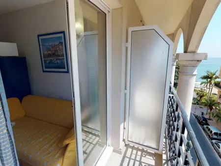 Coquet 2P avec 2 balcons et parking, centre de Menton : photo 2