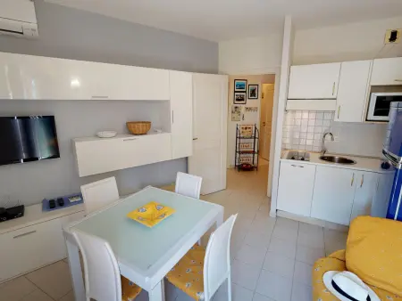 Coquet 2P avec 2 balcons et parking, centre de Menton : photo 3