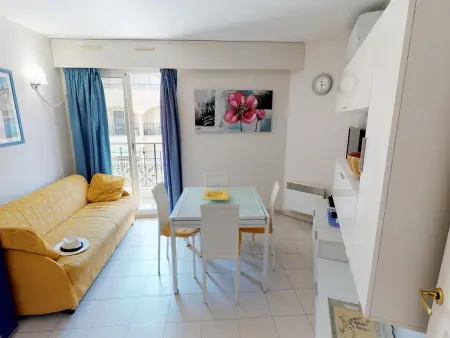Coquet 2P avec 2 balcons et parking, centre de Menton : photo 4