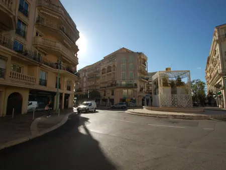 Coquet 2P avec 2 balcons et parking, centre de Menton : photo 14