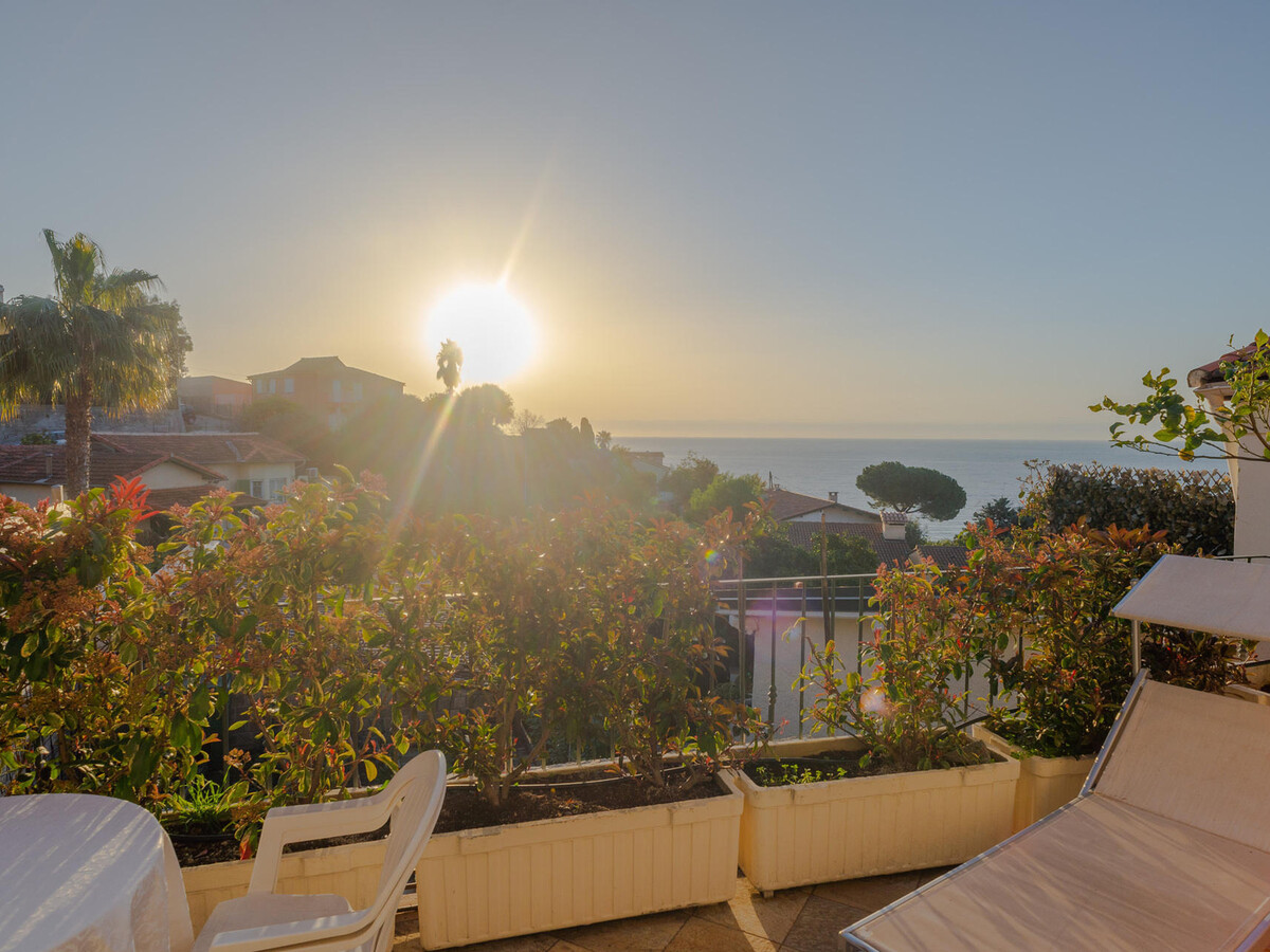 Studio rénové avec terrasse vue mer à Menton - Photo 2