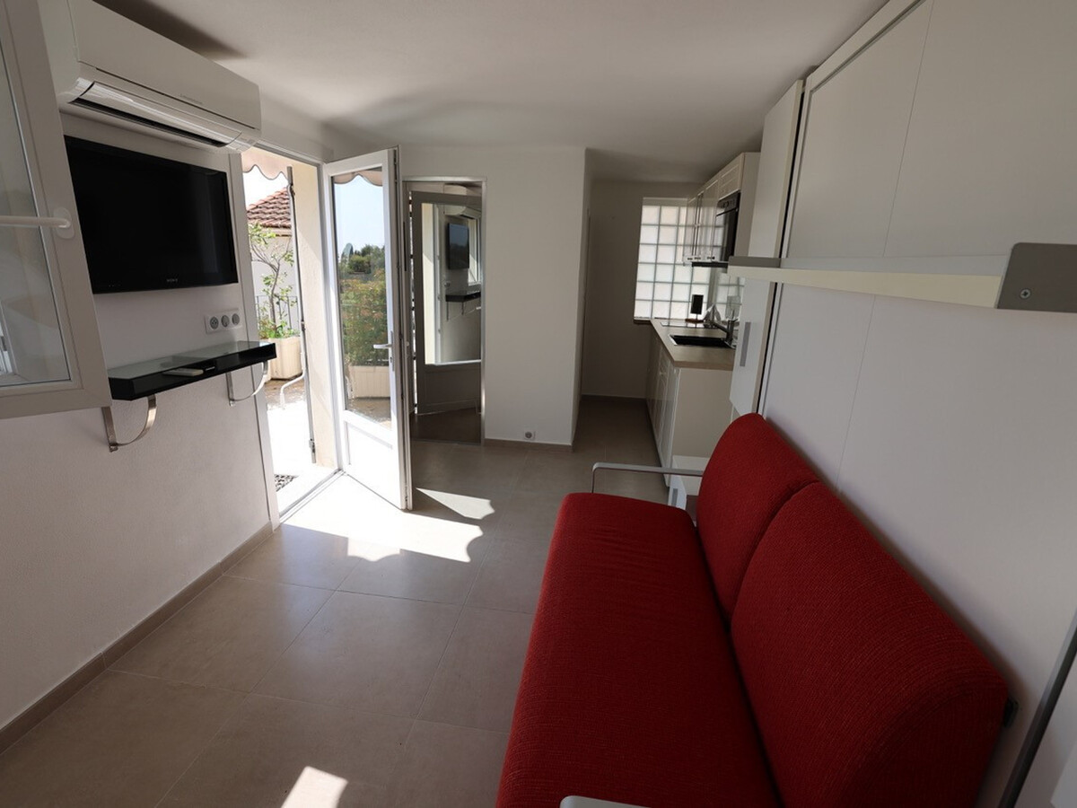 Studio rénové avec terrasse vue mer à Menton - Photo 4