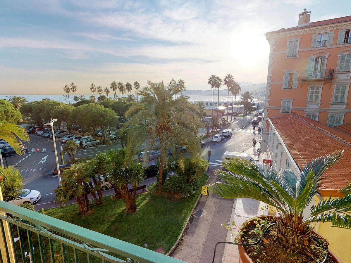 2P vue mer avec terrasse en vieille ville de Menton - Photo 10