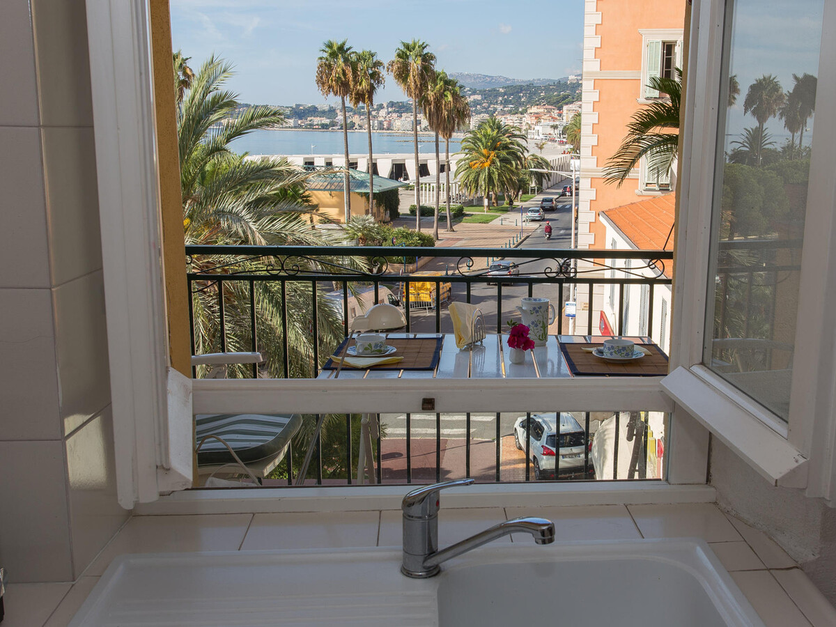 2P vue mer avec terrasse en vieille ville de Menton - Photo 11