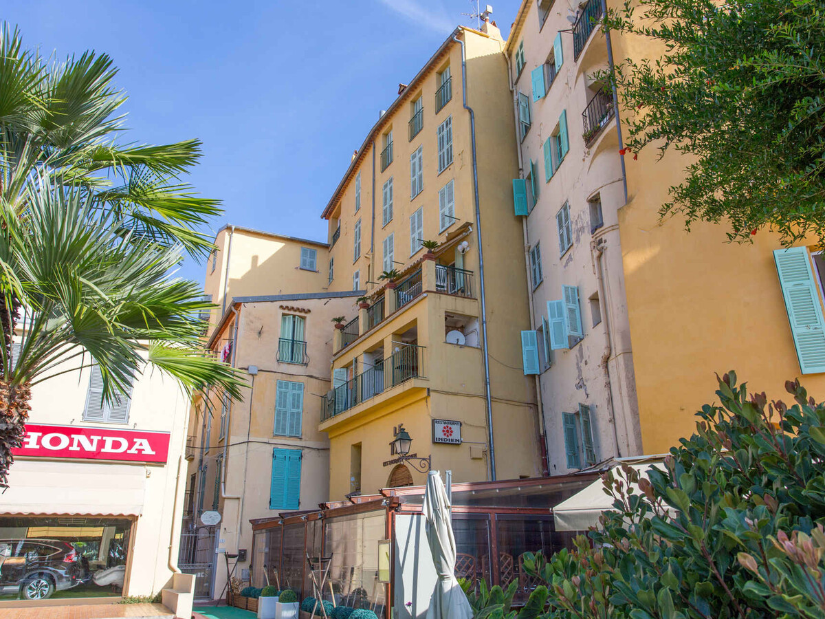 2P vue mer avec terrasse en vieille ville de Menton - Photo 13