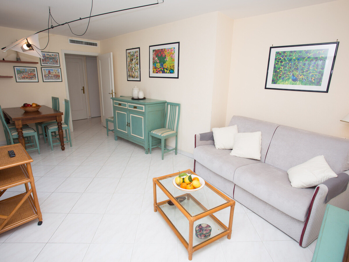 Grand 2P climatisé, terrasse 12m², parking à Menton - Photo 2