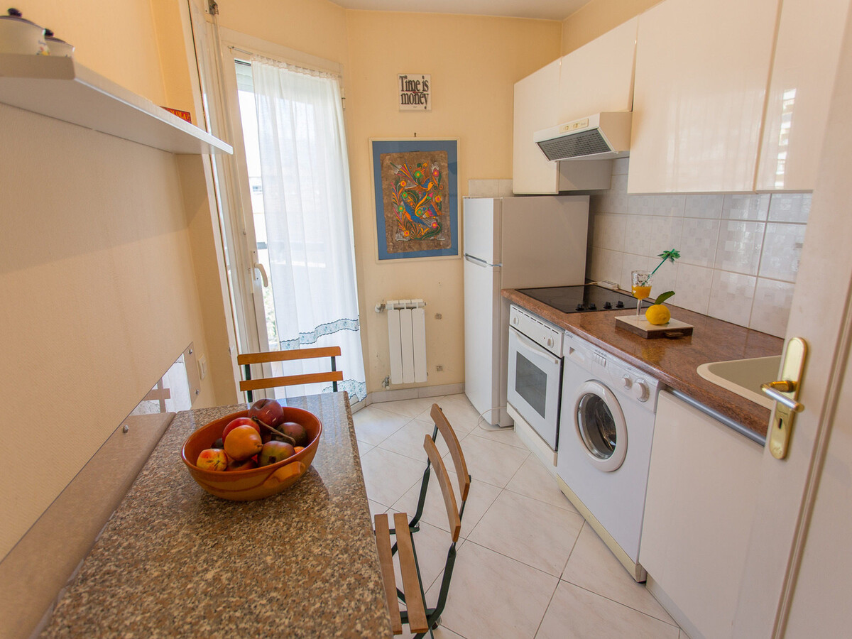 Grand 2P climatisé, terrasse 12m², parking à Menton - Photo 3