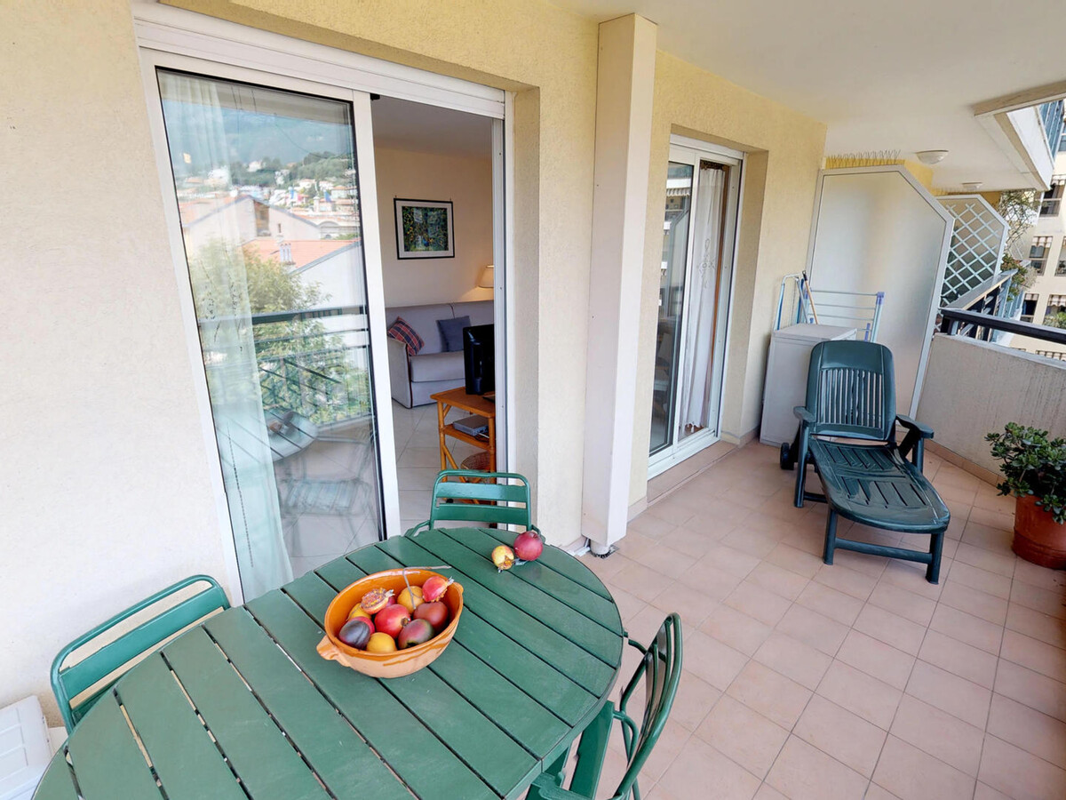 Grand 2P climatisé, terrasse 12m², parking à Menton - Photo 9
