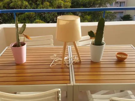 Studio centre-ville avec terrasse, climatisation et parking : photo 2