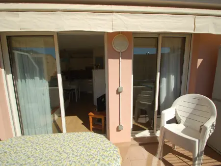 Studio centre-ville avec terrasse, climatisation et parking : photo 9