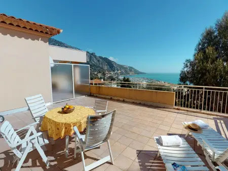 Petit 3P avec terrasse vue mer, piscine et garage à Menton : photo 2