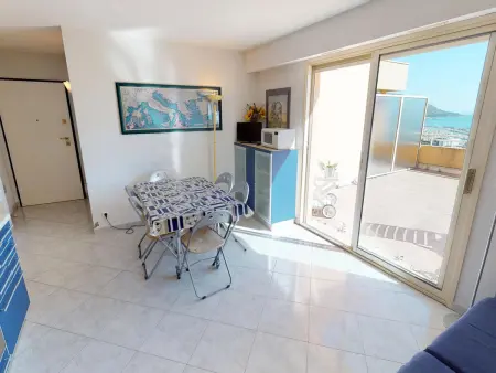 Petit 3P avec terrasse vue mer, piscine et garage à Menton : photo 9