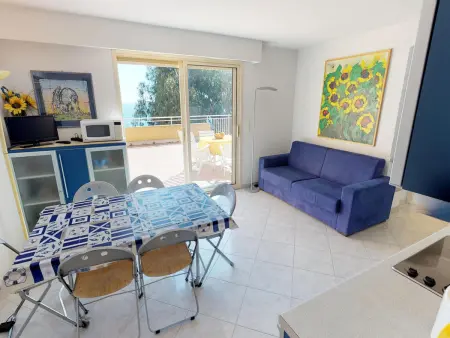 Petit 3P avec terrasse vue mer, piscine et garage à Menton : photo 10
