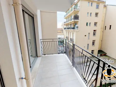 Location appartement à Menton, Charmant 2P moderne avec terrasse, parking privé, en plein centre de Menton, à 2 pas de la mer