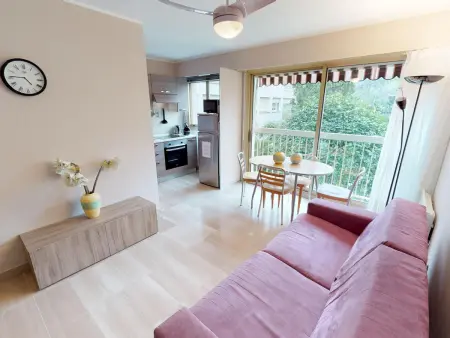 Studio rénové 30m² avec alcôve à Menton : photo 2