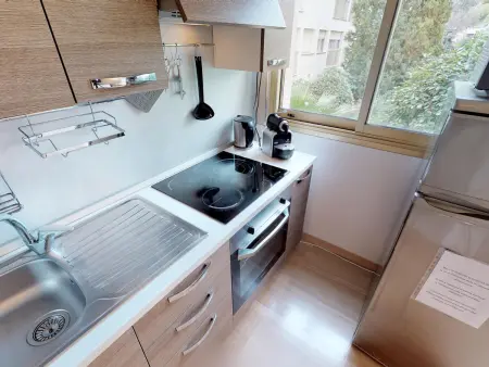 Studio rénové 30m² avec alcôve à Menton : photo 6