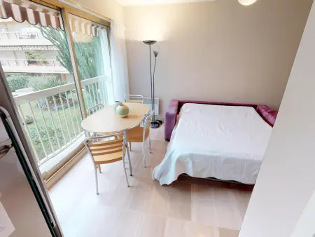 Studio rénové 30m² avec alcôve à Menton : photo 7