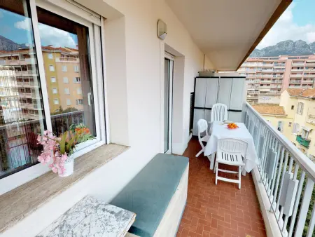 Studio climatisé au dernier étage avec terrasse à Menton : photo 2