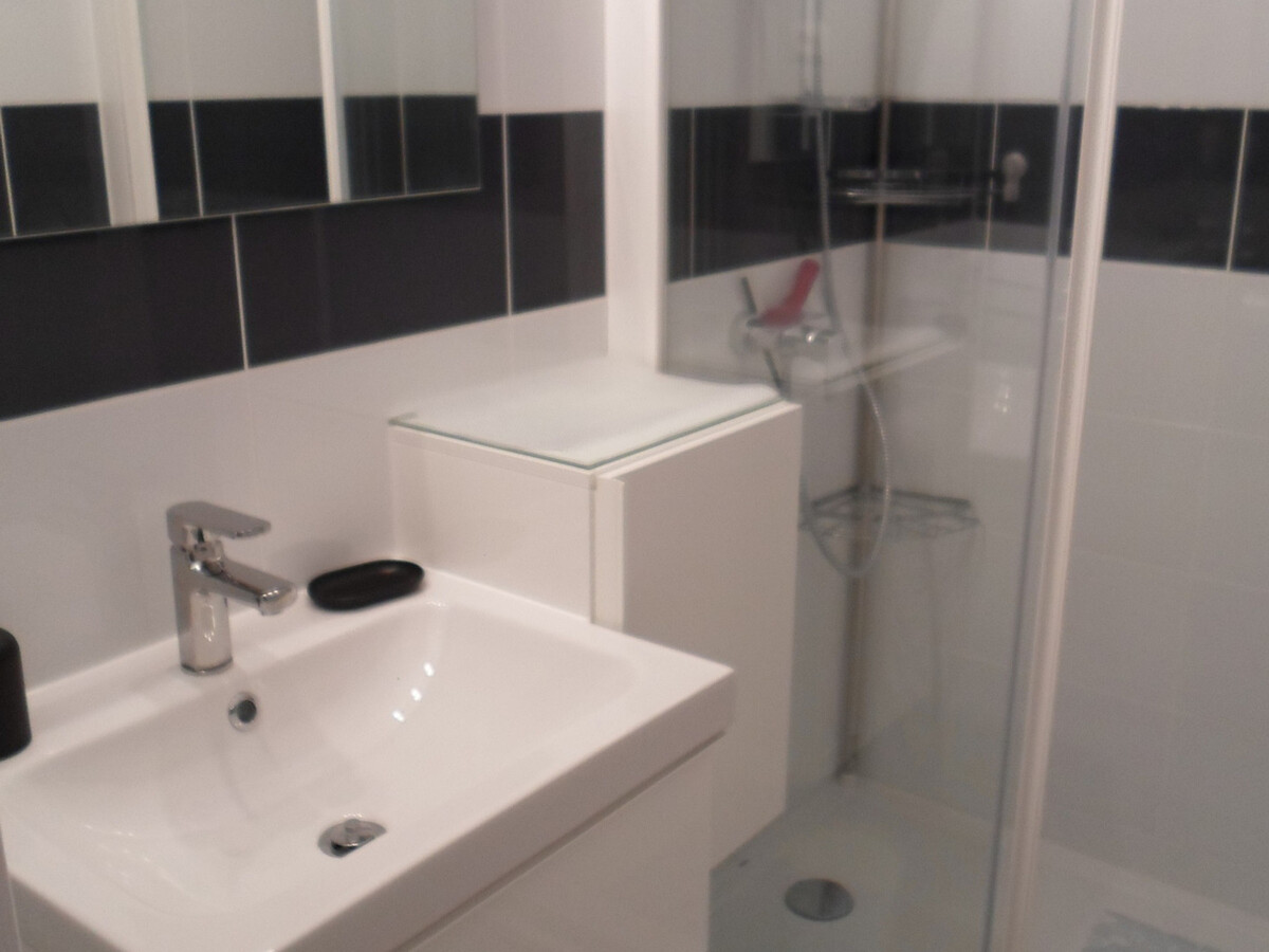Appartement 2* à Balaruc-les-Bains, balcon vue étang - Photo 11
