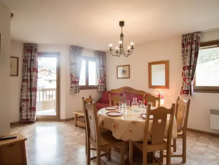 Location appartement à Lanslevillard, Spacieux appartement 6 pers au pied des pistes avec parking, terrasse et wifi à Val-Cenis