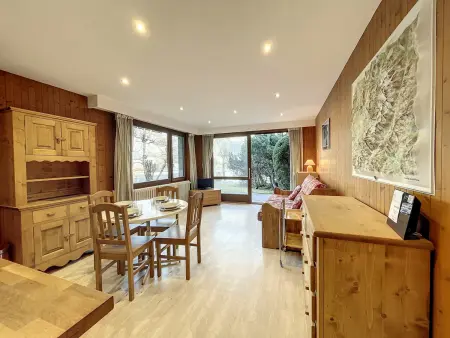 Location appartement à Chamonix Mont Blanc, Appartement Chaleureux à Chamonix, 4 Pers, Près du Brévent avec Terrasse et Parking