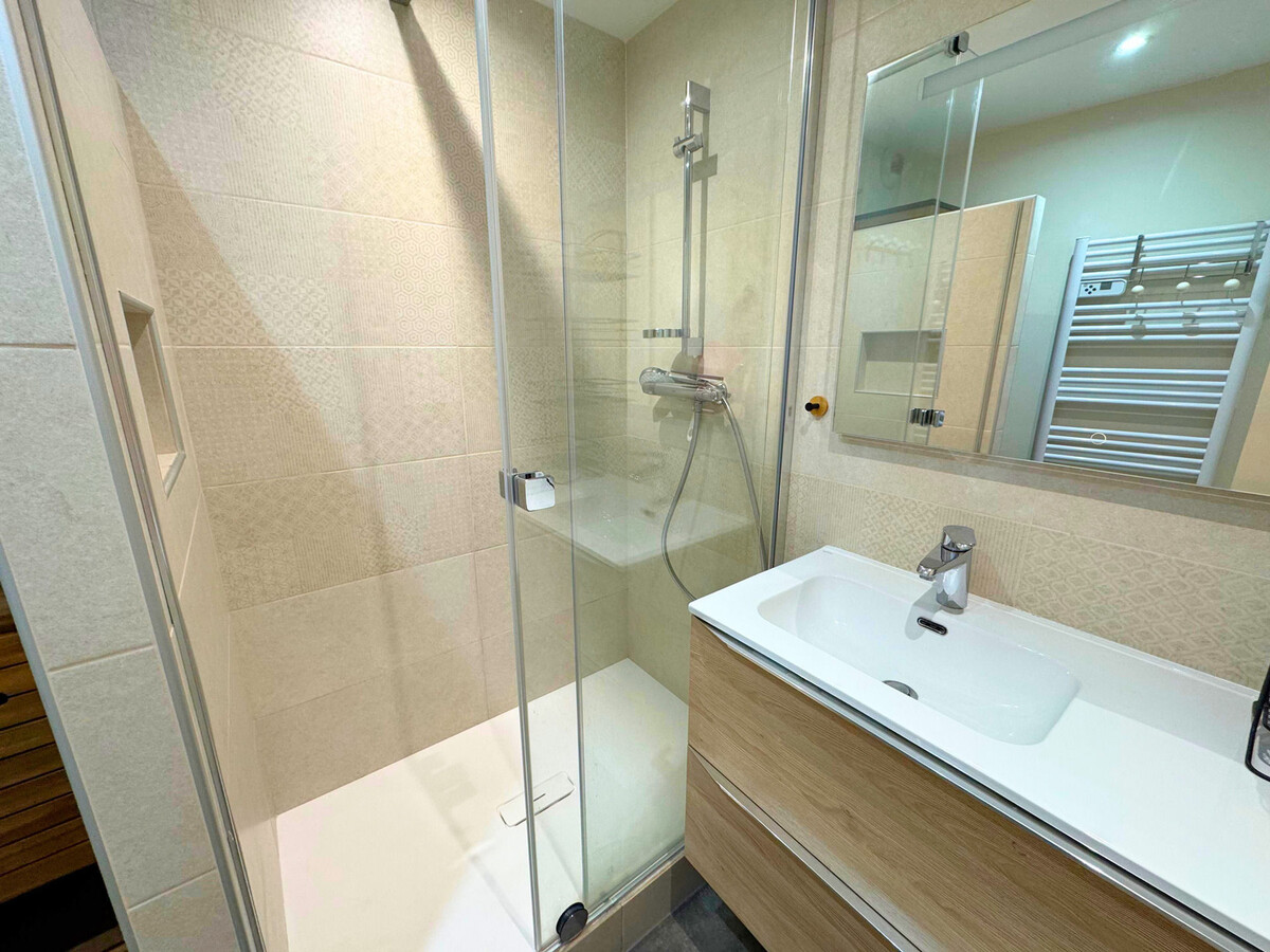 Appart 10 pers. ski-in/ski-out aux Menuires, 2 salles de bain - Photo 7